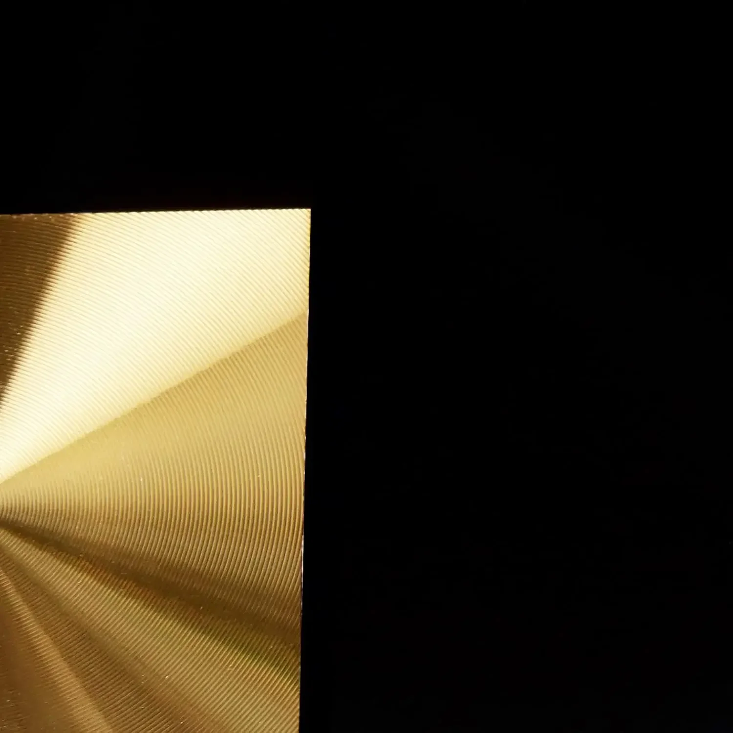 Mesa de centro Remini, metal dourado e vidro preto