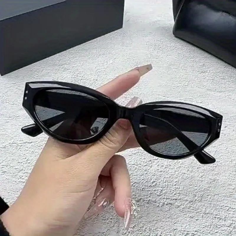 The New Retro Oval Frame Sunglasses Personality Catwalk Small Frame Sunglasses Glasses Men's/Women's Universal UV400 Eyewear image 4