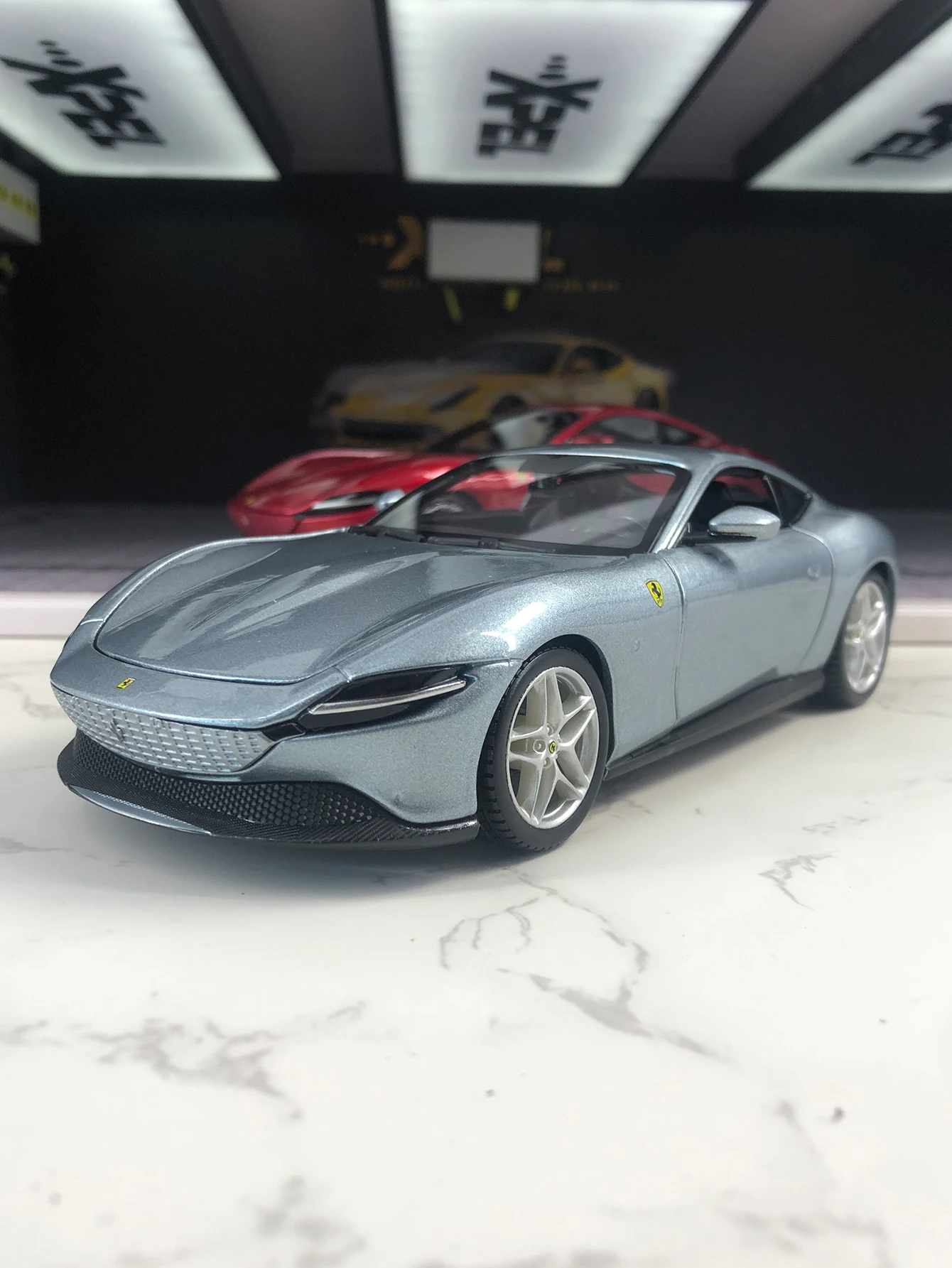 

Bburago 1:24 имитация цинкового сплава, модель автомобиля Ferrari Rome, статическое украшение, металлический коллекционный подарочный автомобиль