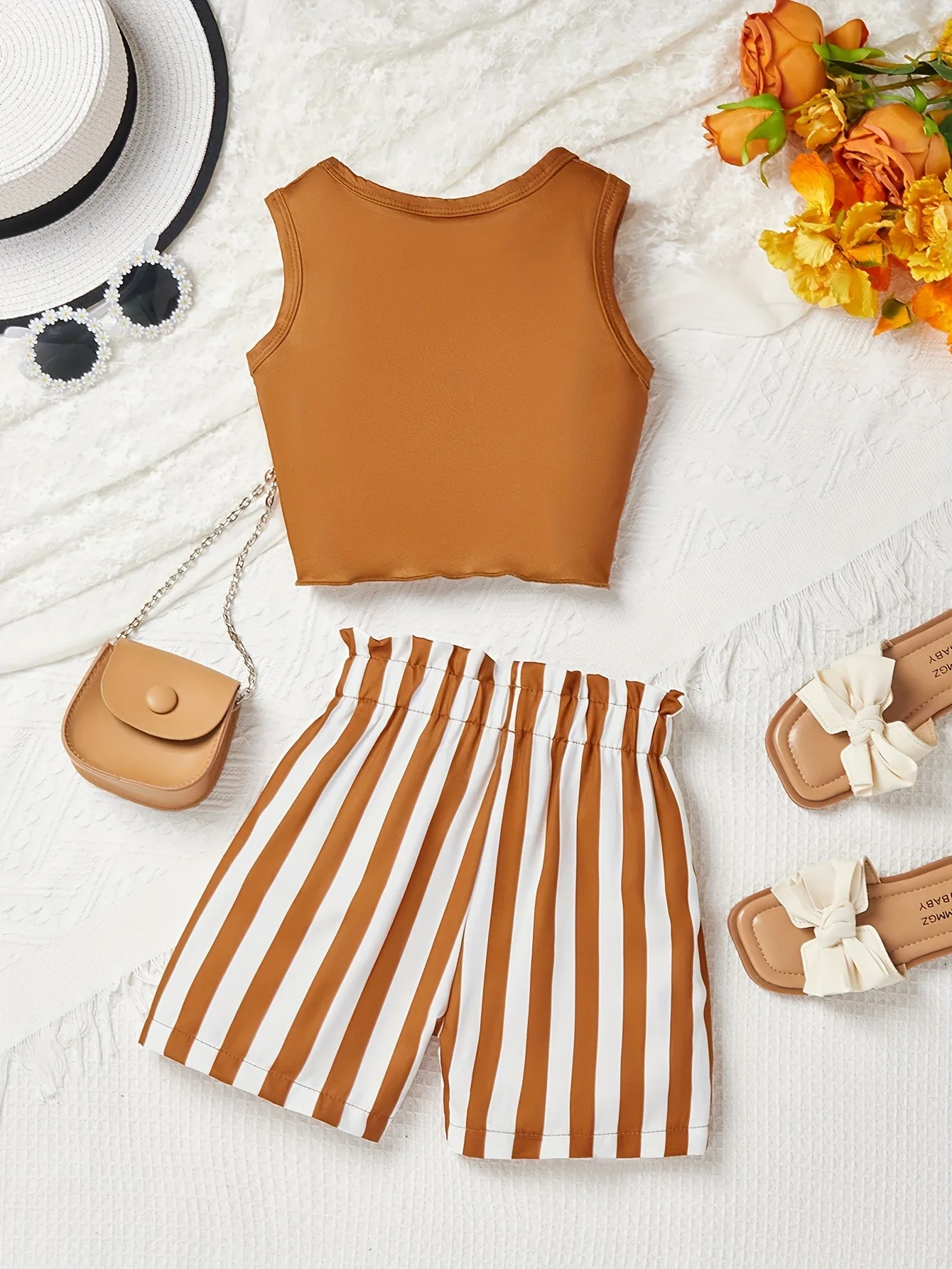 2-teiliges Sommer-Outfit für Kinder und Mädchen, einfarbiges, ärmelloses Crop-Tanktop mit gedrehtem Knoten und vertikale Streifen, große Schleife, elastische Taille, Shorts-Set – Detail 2