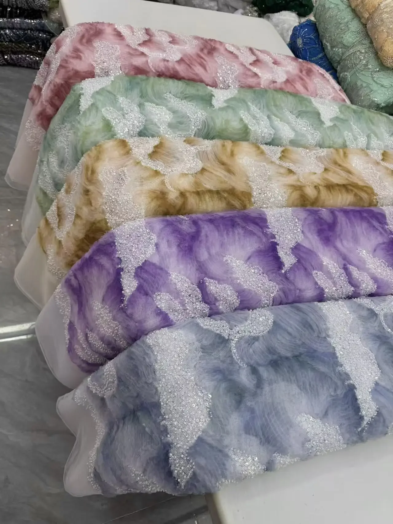 ผ้าลูกไม้ตาข่ายปักลายพิเศษสีสันสดใส ดีไซน์พิเศษจากไนจีเรีย คุณภาพเยี่ยม ประดับด้วยลูกปัดและเลื่อม เหมาะสำหรับตัดเย็บชุดแต่งงานผู้หญิง รุ่น TP1540