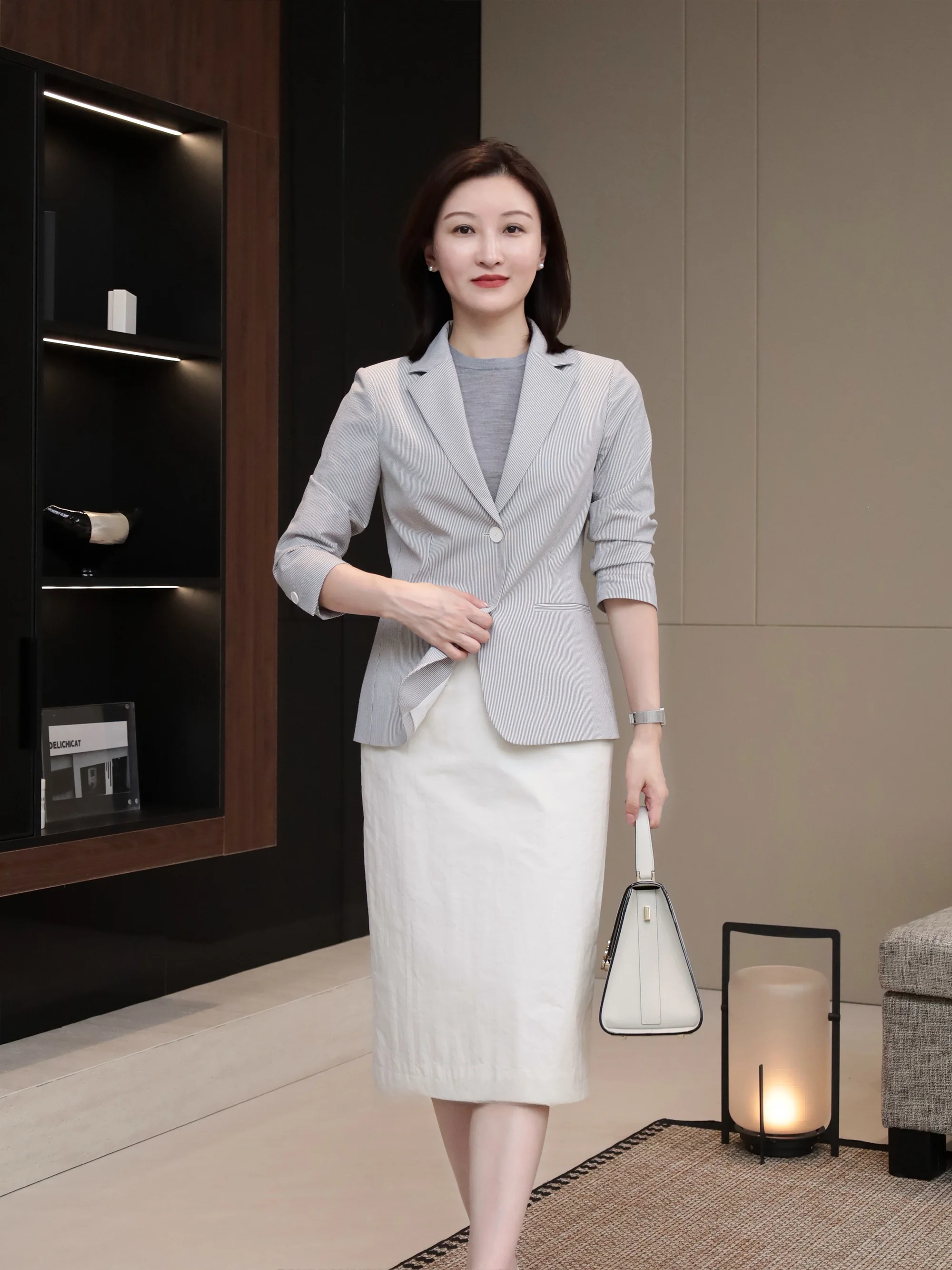 

Пиджак в британском стиле из ткани Bubble Cloth в полоску, шикарный и удобный для повседневной носки, с восьмиточечными рукавами и плоским воротником, женская модная рабочая одежда