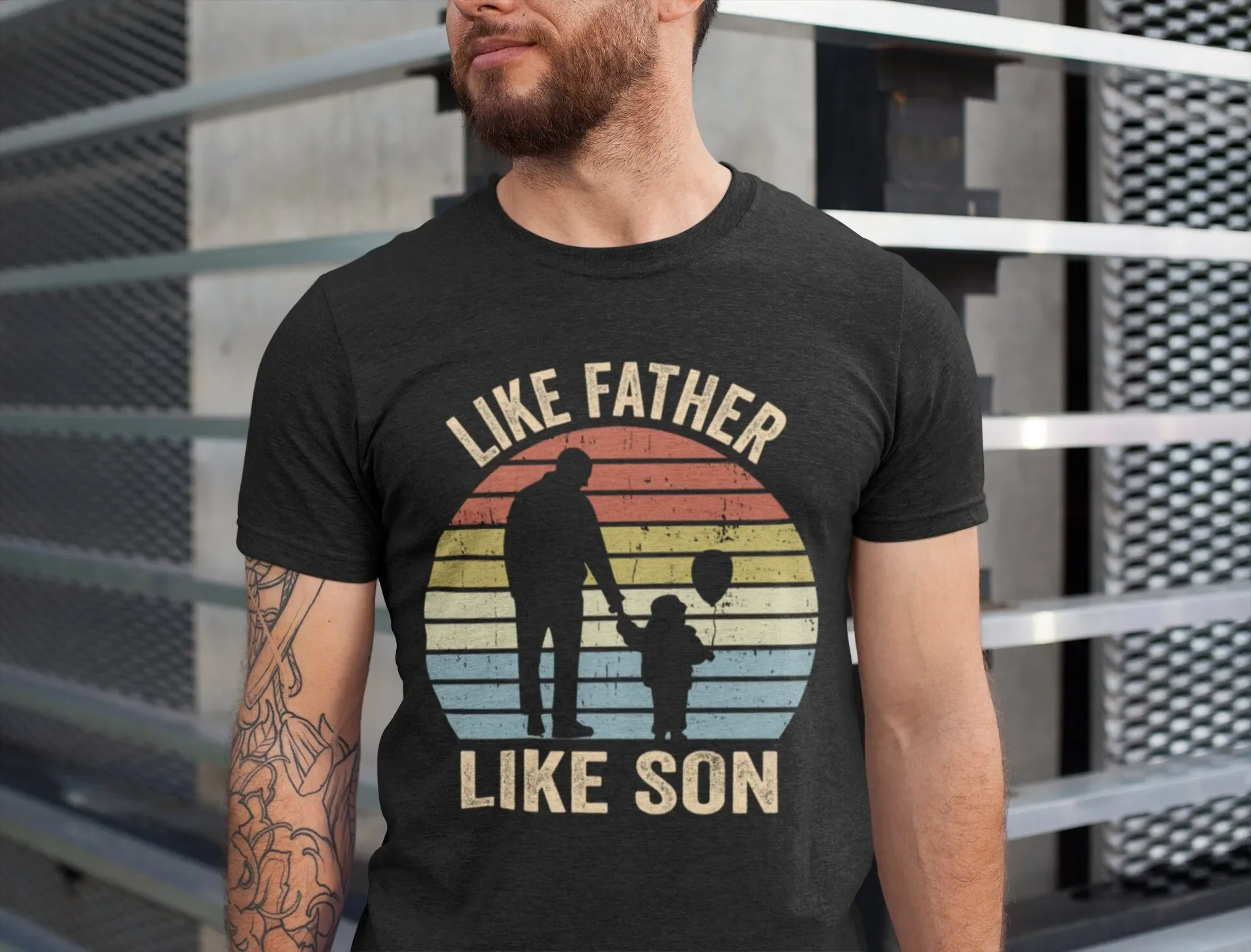 

Футболка «Любой отец и сын» в тон «папа» на первый день отца