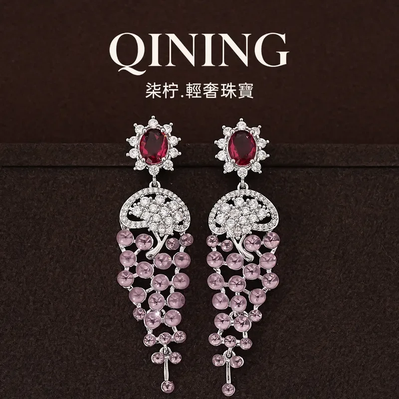 Provence, micro-set zircon geometric flower earrings, light luxury, niche stud earrings, banquet, luxury and extravagant