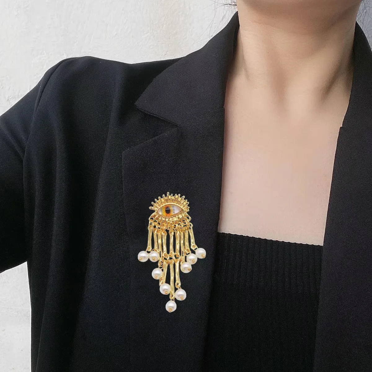 Vintage Devil\'s Eye Pearl Tassels Broochs For Women Unisex Exaggerated Delicate Corsage Suit Pin Party Jewelry Accessory Gift