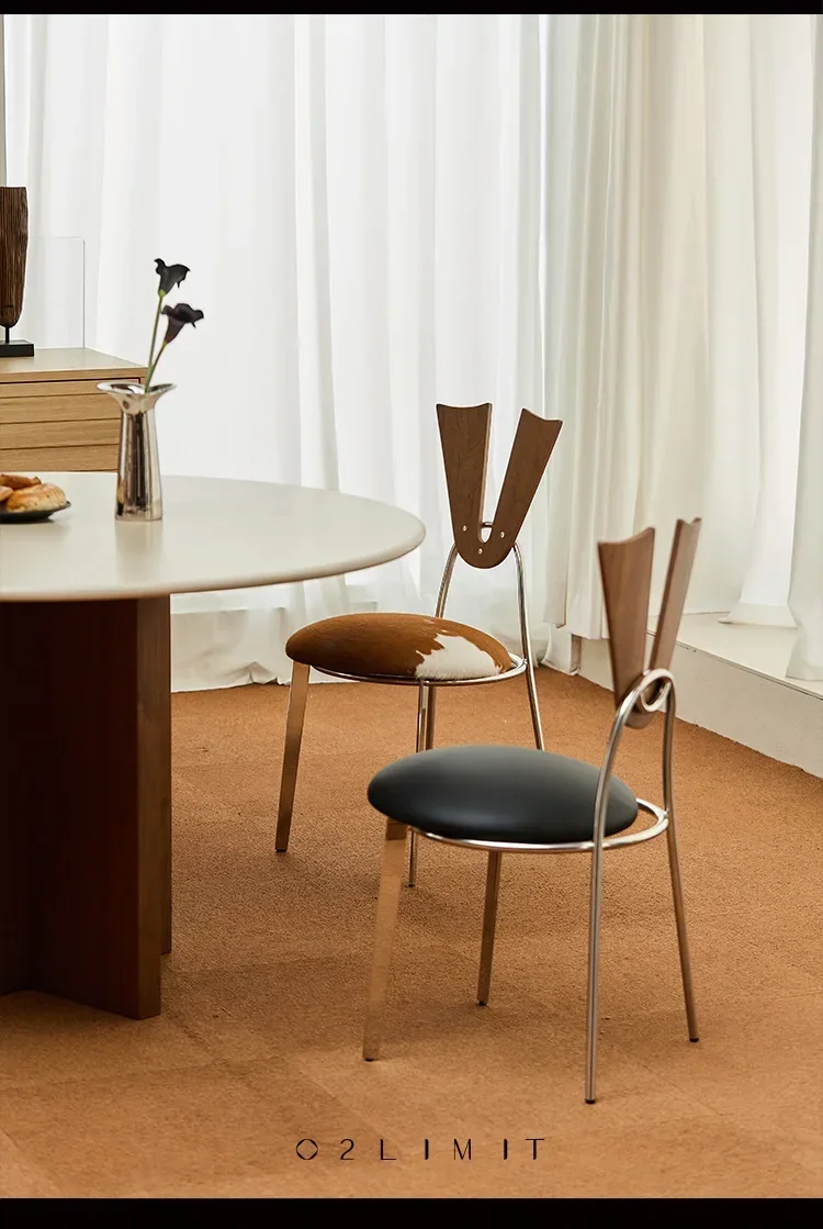 Esszimmerstuhl aus Leder, Milchleder, Edelstahlstuhl, Stuhl mit Bauhaus-Rückenlehne