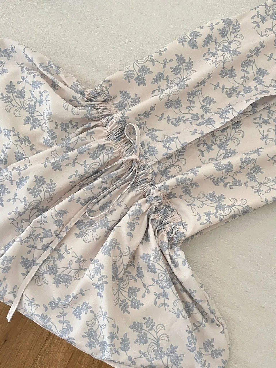 فستان أنيق غير رسمي مطبوع للنساء صيفي على الطراز الكوري بحزام بدون أكمام وياقة قصيرة تنورة من ألياف البوليستر