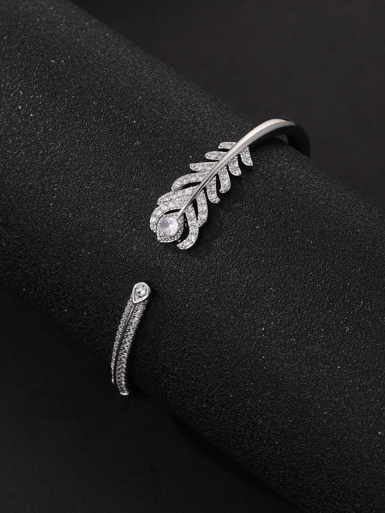 

New high quality exquisite sliver color feather C-shaped bracelet women dress decorative jewelry wedding holiday gift Z-92