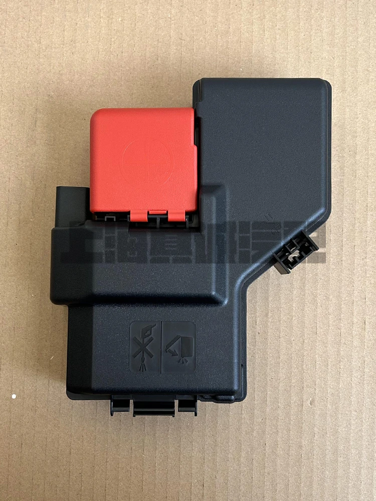 

for Buick ENCLAVE Chevrolet Blazer XT5 XT6 Battery Fuse Box Cover Positive cap