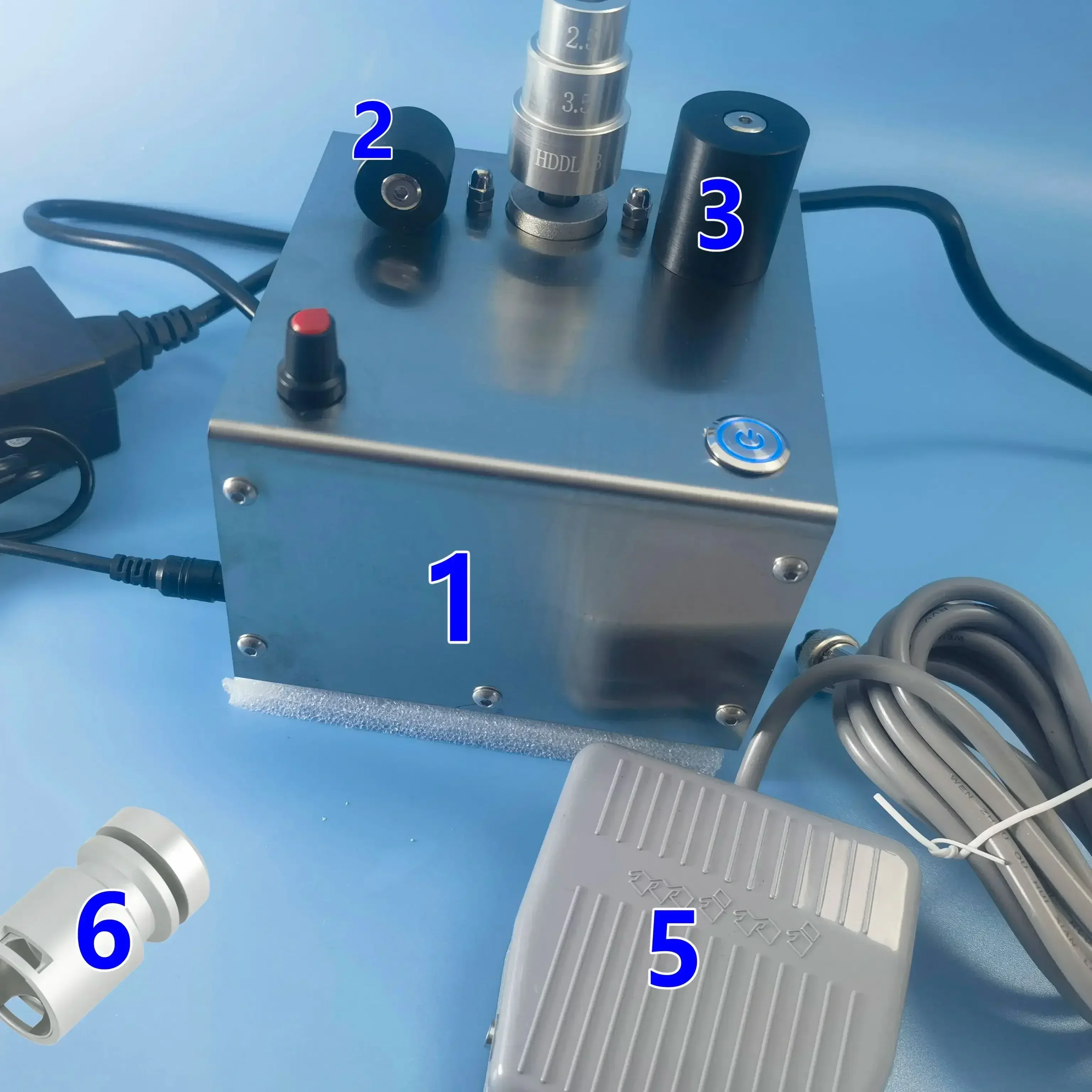 Neue 2,5 Zoll 3,5 Zoll HDD Waschen elektrische Hochgeschwindigkeits-Rotationsbühnenreinigung Halteplattform Fußpedal gesteuert für Seagate WD