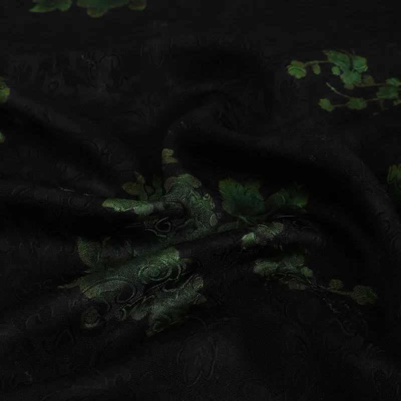

Шелковая жаккардовая ткань 120-150 г/м² для весенних и летних рубашек Ханьфу и ципао с темным узором