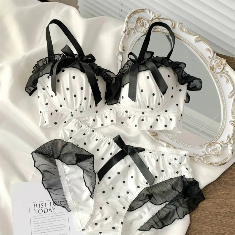 Sexy and Pure Desire Style Bow Dot Girl Underwear Girl Small Chest Gathers to Show Large No Steel Ring Bra Set