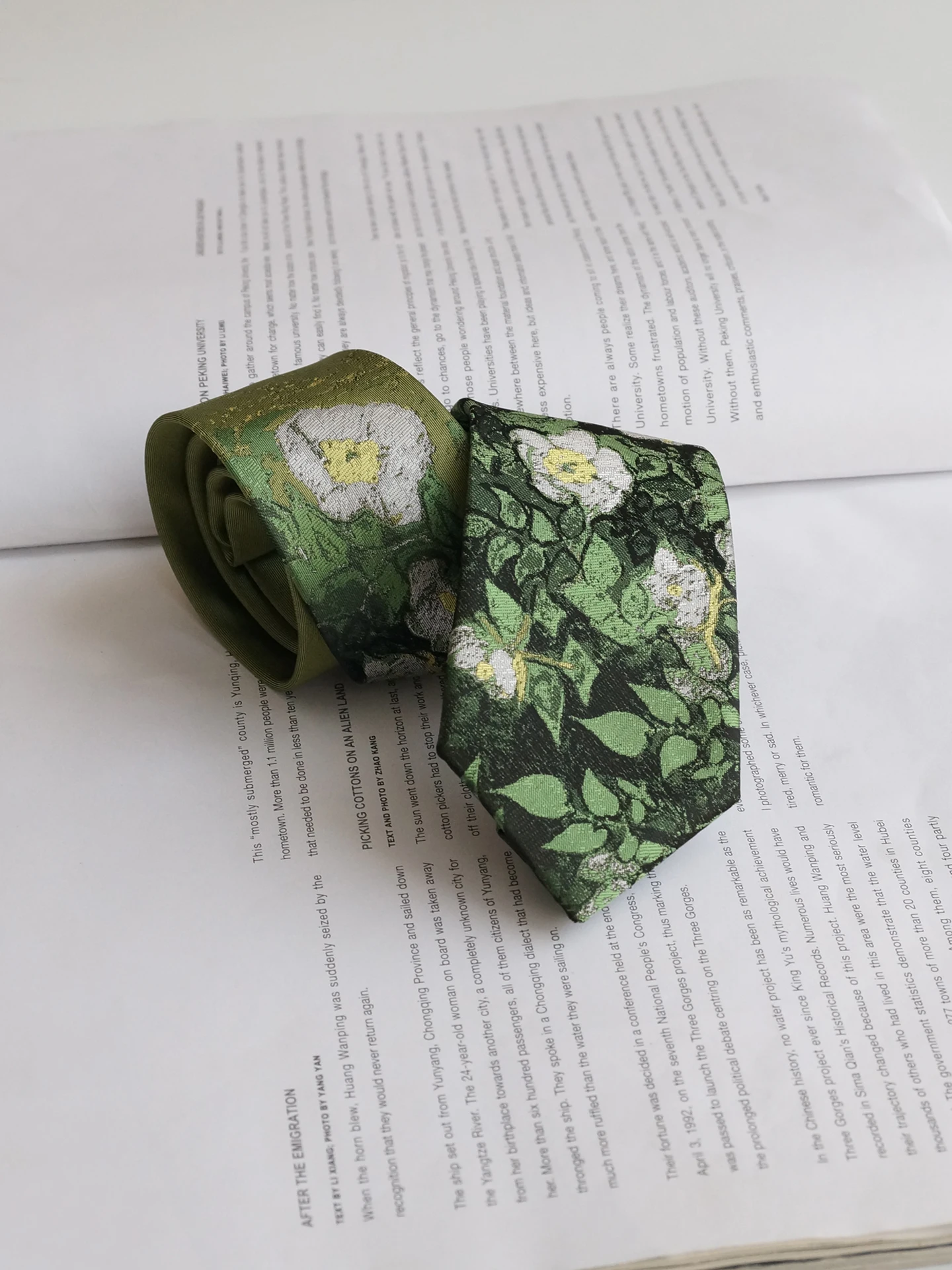 original-design-wild-rose-van-gogh-oil-painting-embroidered-tie-green-patterned-vintage-college-style-gift-silk-tie-for-men