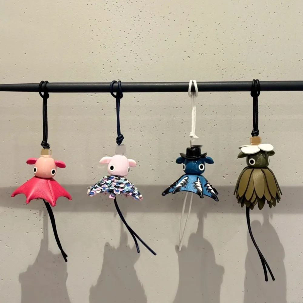 

Новый кулон-подвеска LE Flower Elf 2025: Didi Duoduo Bobo, натуральная кожа, для сумок, парный, нишевый подарок, модный аксессуар