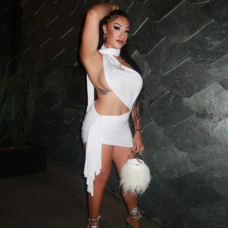 ANJAMANOR غير المتكافئة شرابة الرسن عارية الذراعين فساتين صغيرة أبيض أحمر مثير نادي ملابس للمرأة فستان عشاء عيد ميلاد D17-CC20