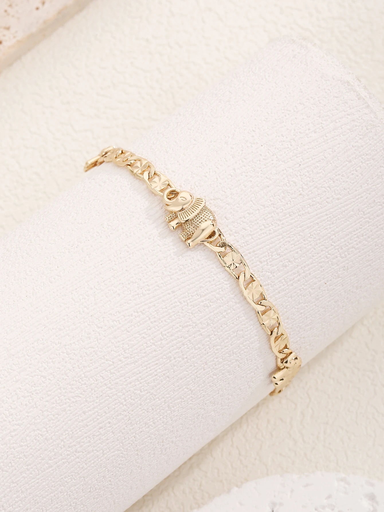 FanSibao-pulsera de elefante hueco para mujer, joyería de moda tallada clásica, regalo