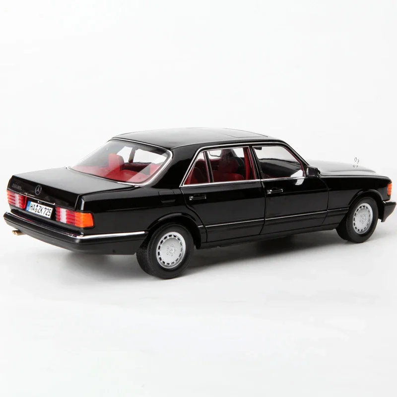 Scale model 1:18 The 6th generation Mercedes-Benz S-Class 560SEL W126 die cast alloy full door car model is a gift for children.