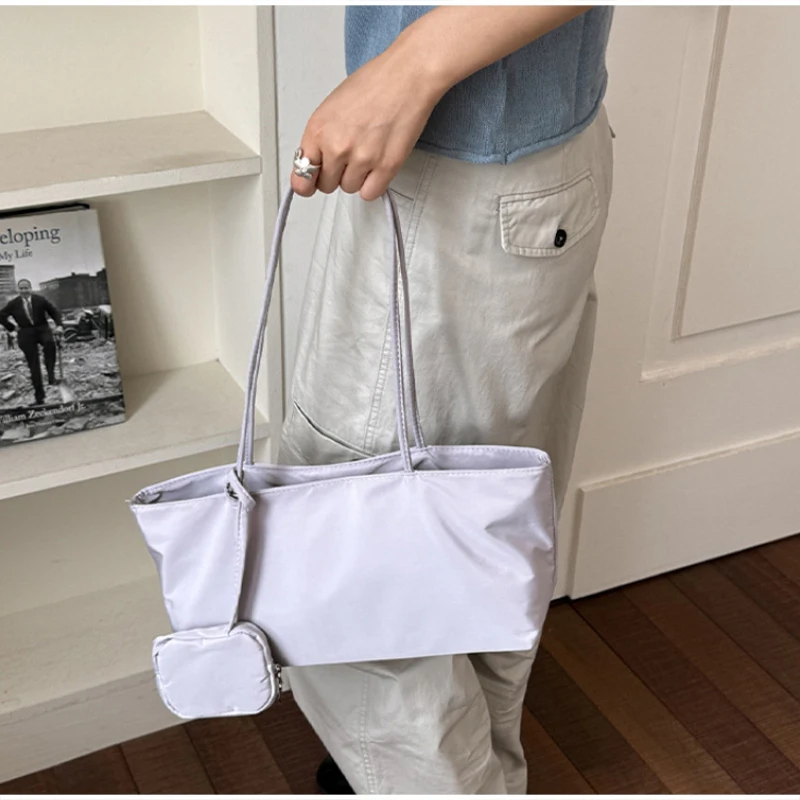 Minimalistische Nylon-Umhängetasche mit passender Handtasche, leichte, vielseitige Damen-Unterarmtasche, einfarbige Alltagstasche – Detail 25