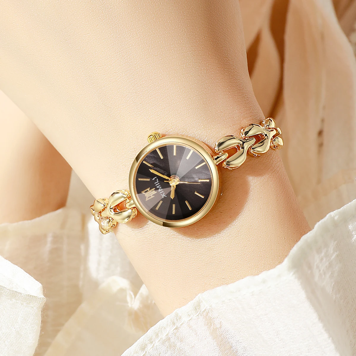 ミニマリスト スモールダイヤル レディース クォーツウォッチ - Open Heart Watch のレビューと価格