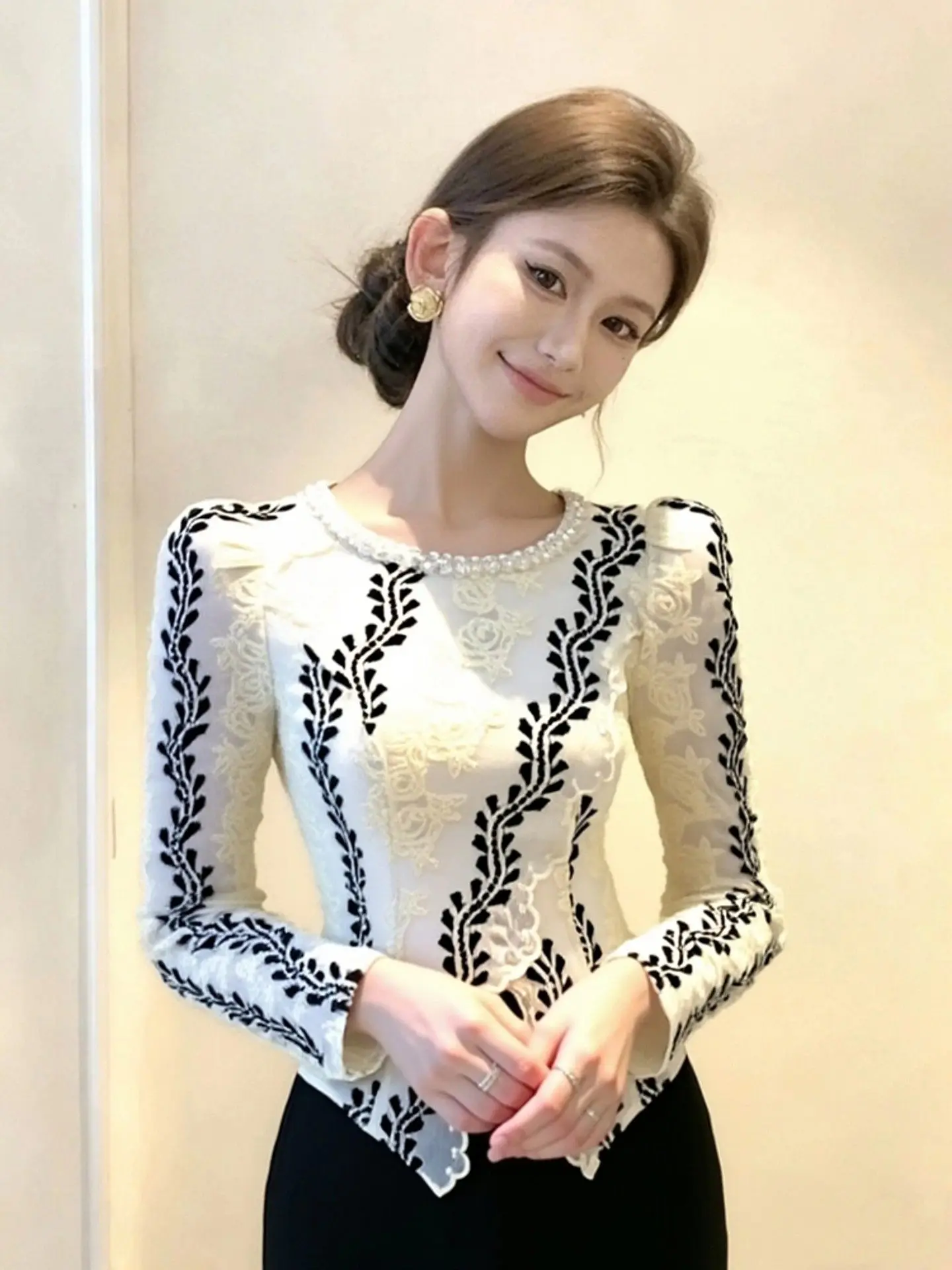 2025 Spring Fall Women O Neck Pearls Lace Patchwork Embroidery Irregual Beige Top T Shirt , Woman Fashion Designer Tops Shirts