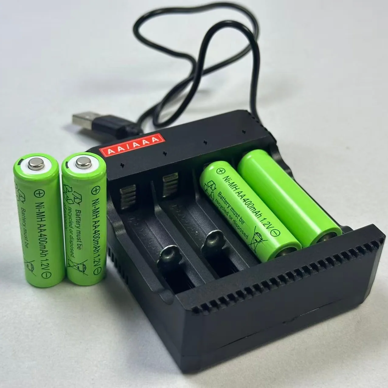 طقم شاحن بطارية AA/AAA مع بطاريات Ni-MH بقدرة 400 مللي أمبير في الساعة، شاحن عالمي للاستخدام المنزلي والمكاتب - شحن مجاني