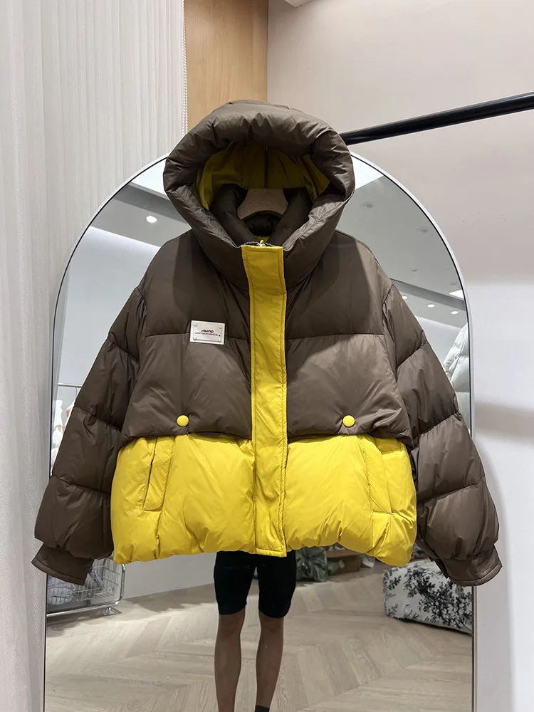 Hooded color blocked down jacket women's short style 2025 winter new fashion back button design white duck down jacket