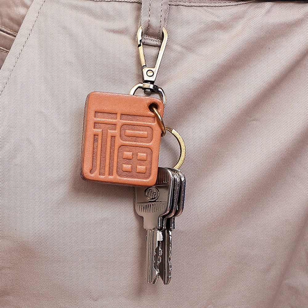Handmade genuine leather prayer key pendant with retro vegetable tanned leather lucky character keychain creative small gift