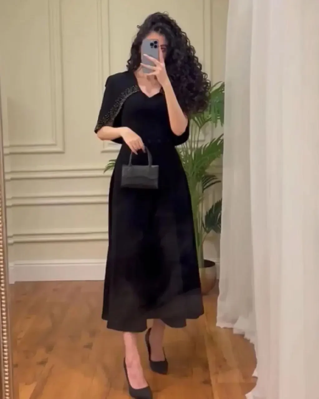 Robe de Bal Noire à Col en V pour Fille, Tenue de Soirée Formelle avec Perles, Coupe Trapèze, Longueur Rincée, Style Arabe Saoudien