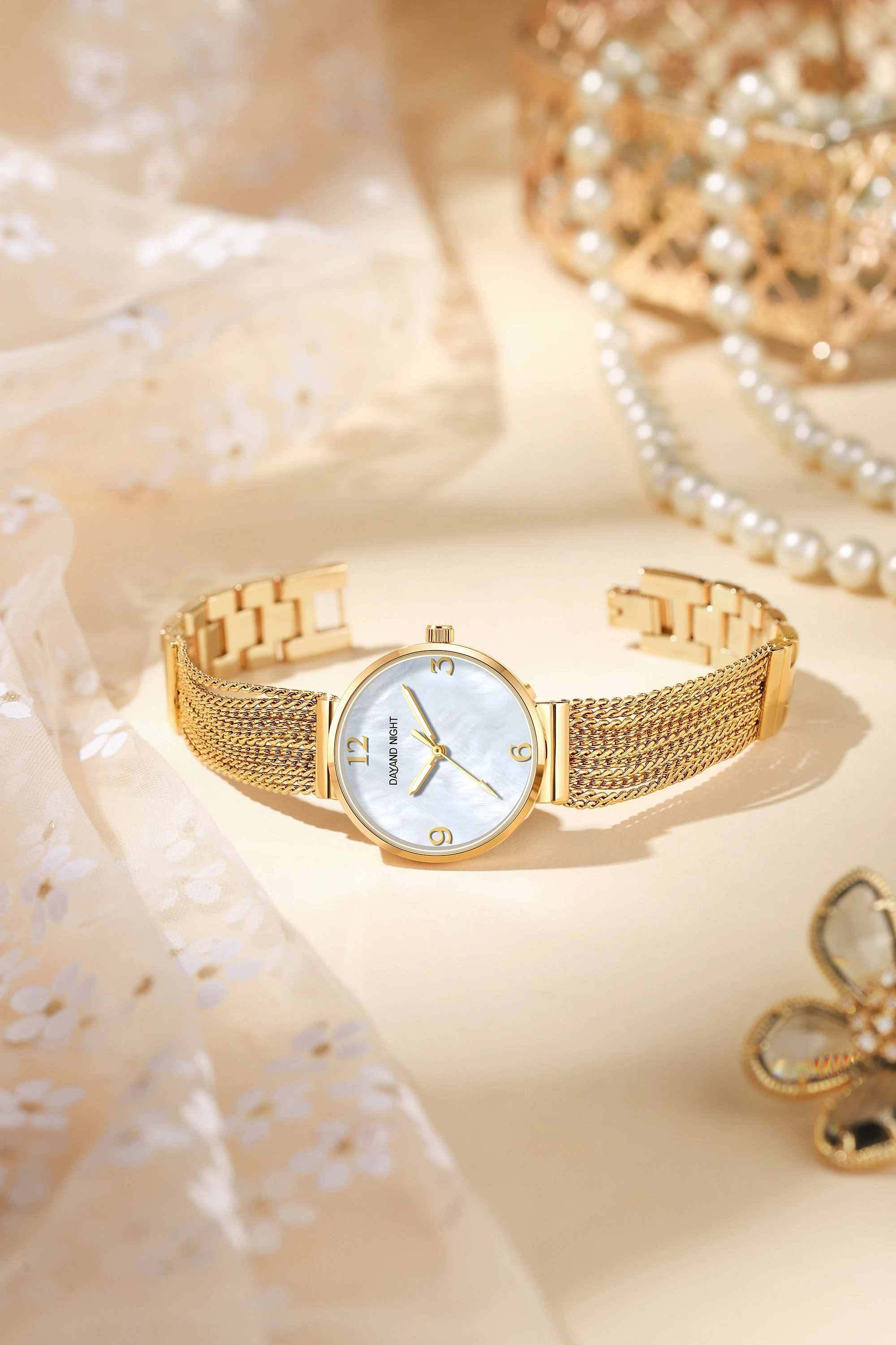 【DAYAND NIGHT】2025 New Women's Quartz Watch - Cleopatra Style Luxury Bracelet Wristwatch,  Christmas Hot Gift.