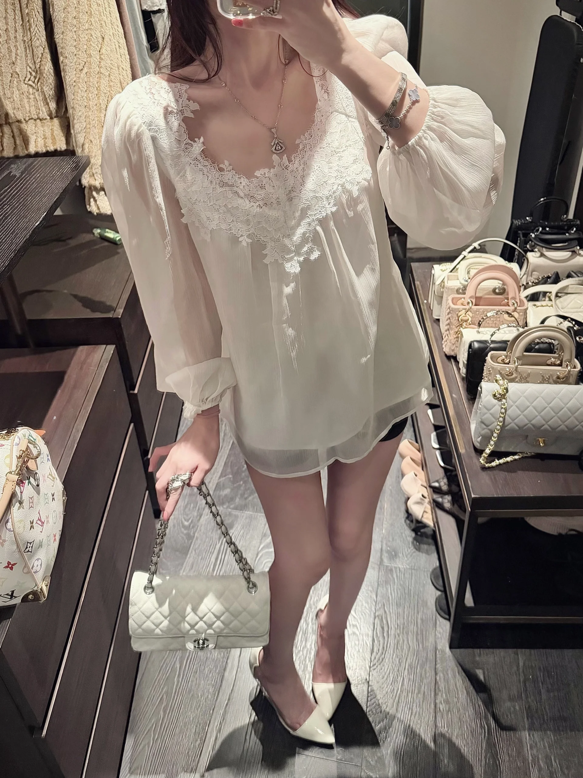 

Элегантный женский шифоновый топ с V-образным вырезом и кружевными рукавами-фонариками, фактурный дизайн от Du Zong Home, модная летняя модель из тонкой вуали.