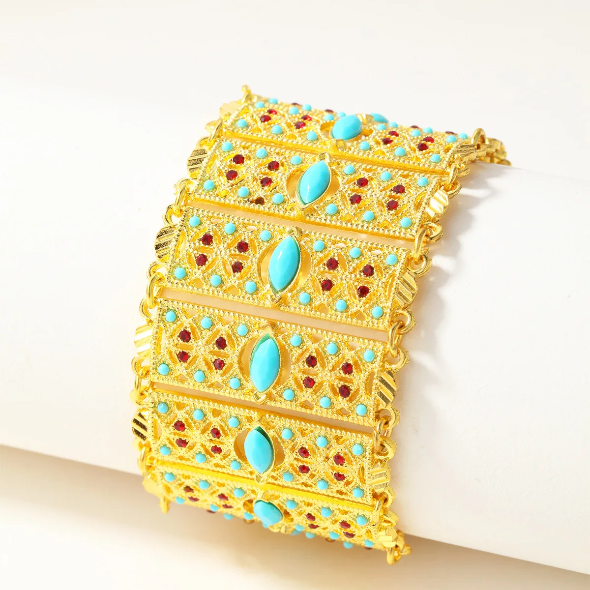 

Новый французский модный браслет из Дубая, высококачественное украшение с покрытием из 24-каратного золота, изысканные ювелирные изделия для помолвки и вечеринок для влюбленных.