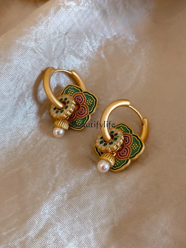 

New Chinese niche pearl earrings women's 2024 new popular painted national style ear buckles light luxury