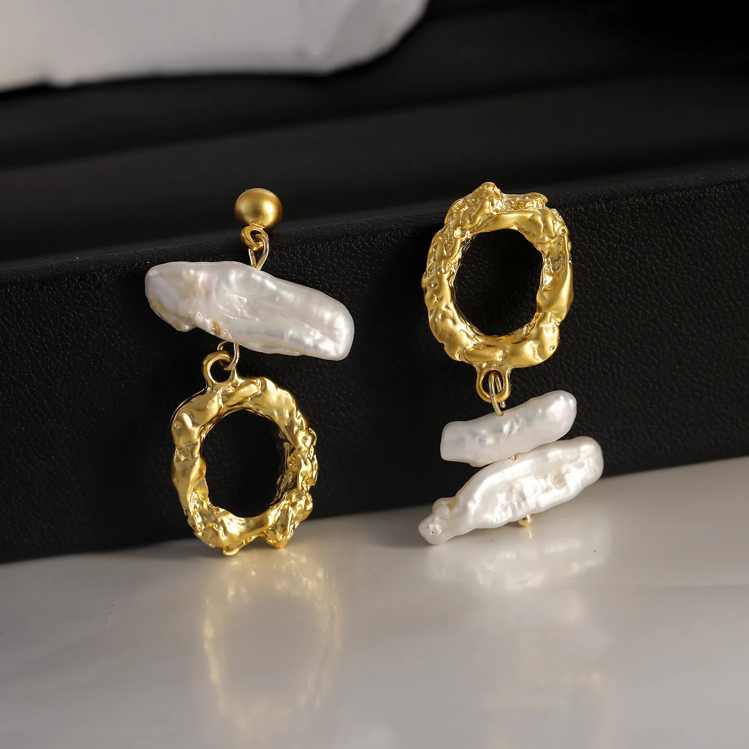 Kshmir Vintage Asymmetrical Metal Fresh Water Pearl Earrings for Women Girls Baroque Chic Exaggerated Daily Jewelry Gifts