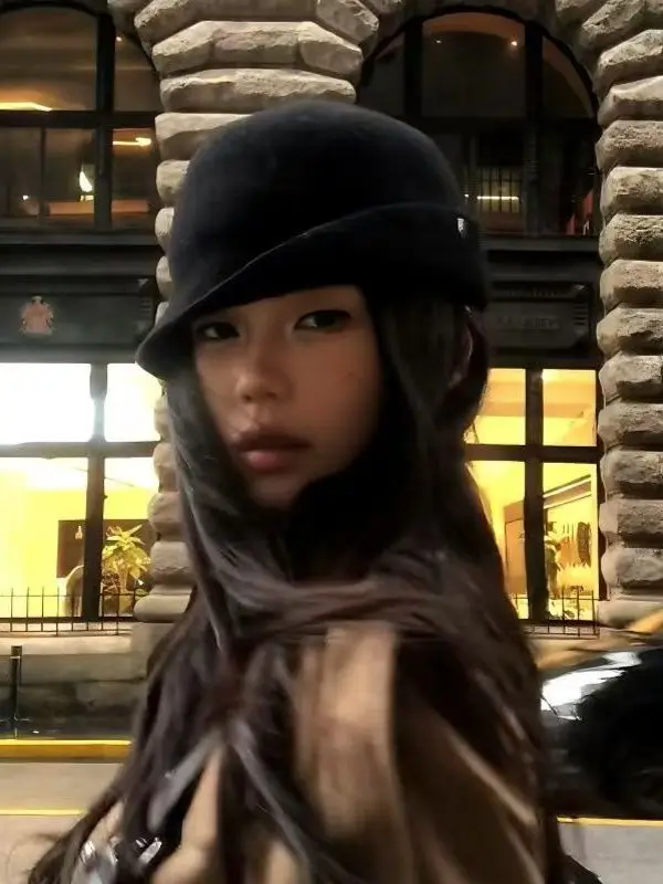 Black Woolen Hat Women's Style Warm Retro Large Head Small Gift Cap Spring Summer Autumn Winter Seasonal Universal Size Adjus...