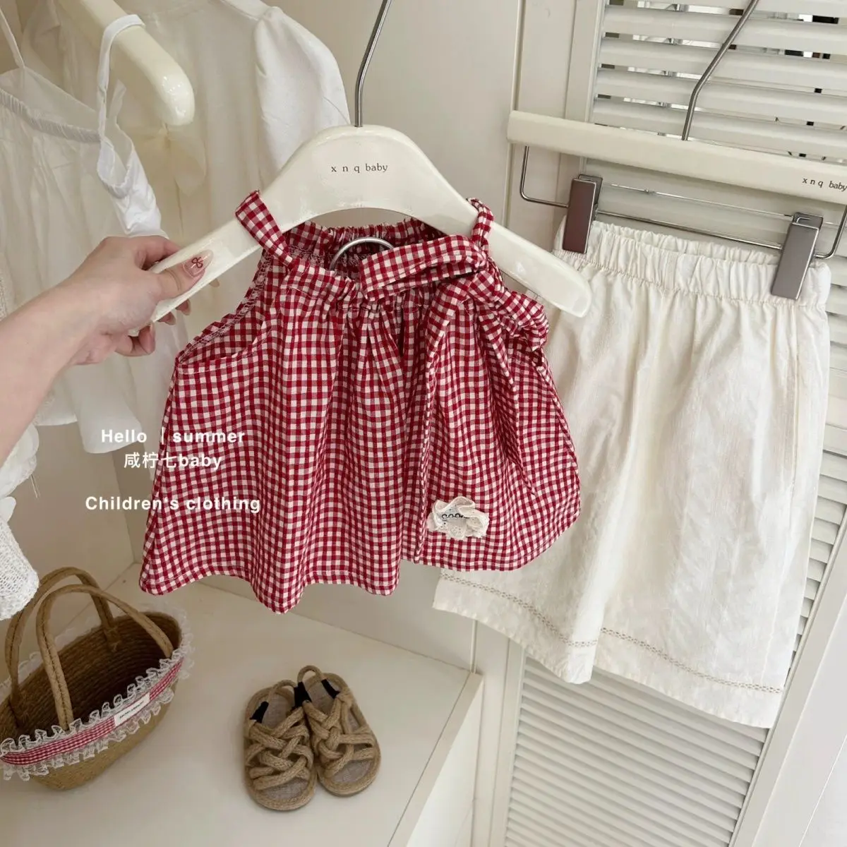 

2025 Girls Baby Summer New Set Girls and Children Korean Cotton Plaid Strap Doll Shirt Cotton Wide Leg Pants Two Piece Set