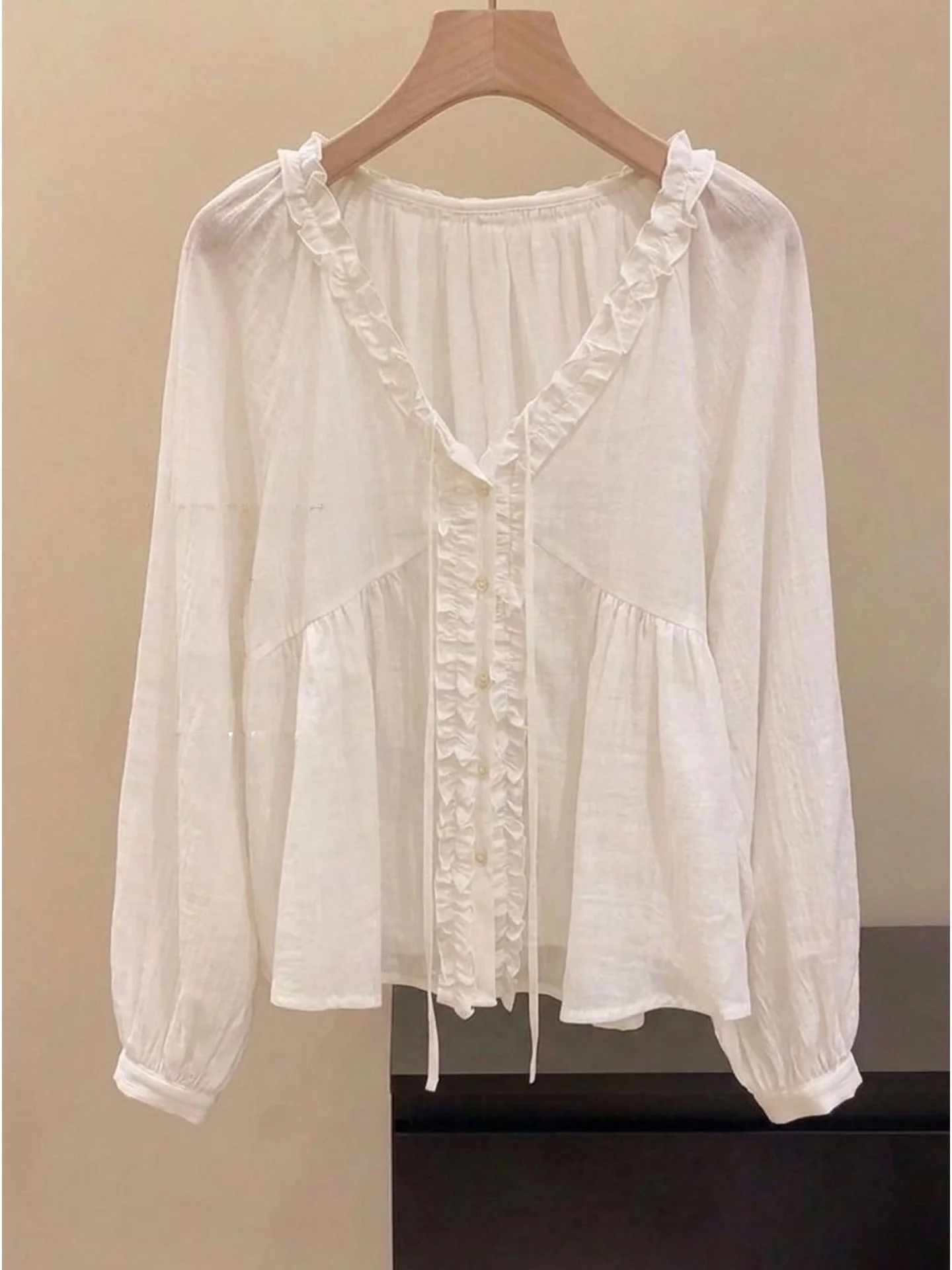 French Style Loose Fit V-Neck Shirt Women's Fashionable Thin Sun Protection Button Detail Floral Lace Trim Top Summer T-Shirt