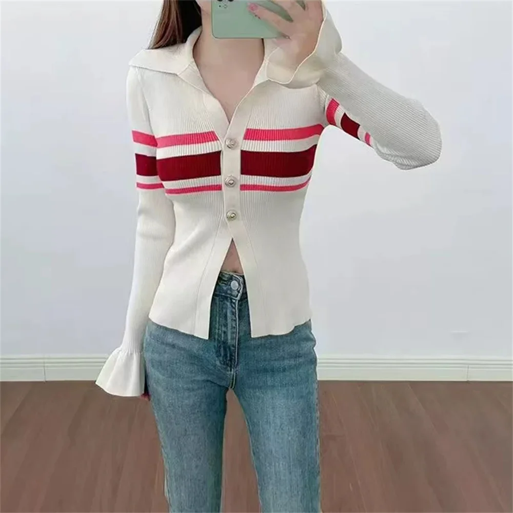 

Женская модная рубашка 2026 года, эластичная ткань, воротник с лацканами, металлические пуговицы, женский трикотаж, стиль Y2K, новый кардиган с рюшами на рукавах