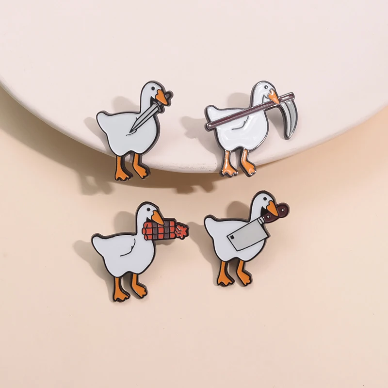 21 Stile Cartoon lustige Gans Emaille Pins süße Ente mit Messer Tier Metall Broschen Revers Abzeichen Schmuck Geschenke für Kinder Freunde