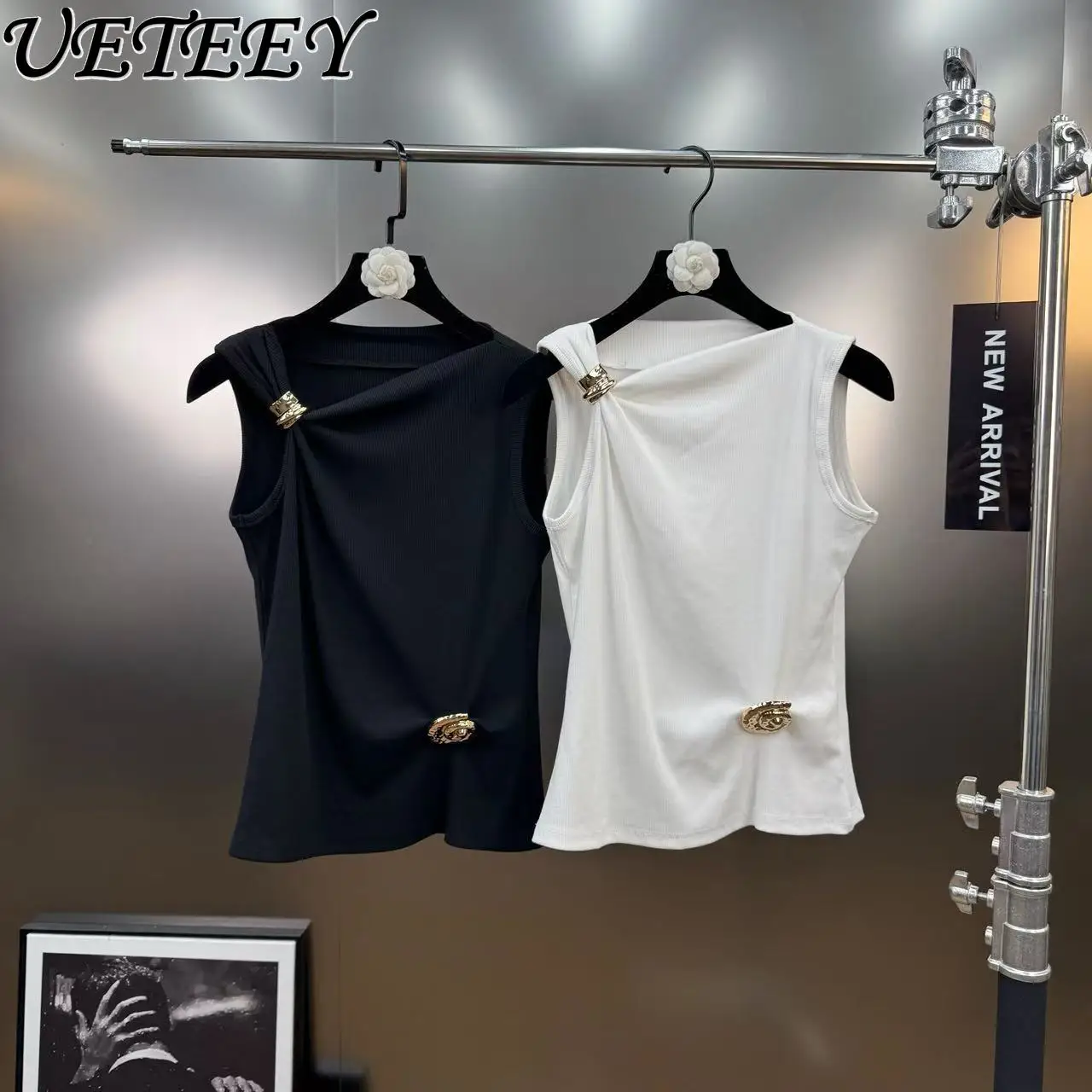 

Autumn New Solid Color Versatile Slimming Round Neck Sleeveless Tank Top Metal Buckle Design Sense Minimalist Style French Vest