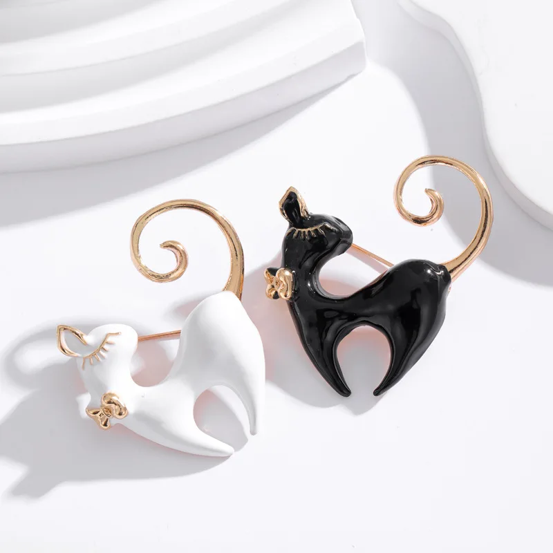 Cute Alloy Enamel Small Cat Brooches For Women Unisex Elegant Versatile Office Party Friend Gifts Clothing Corsages Accessories