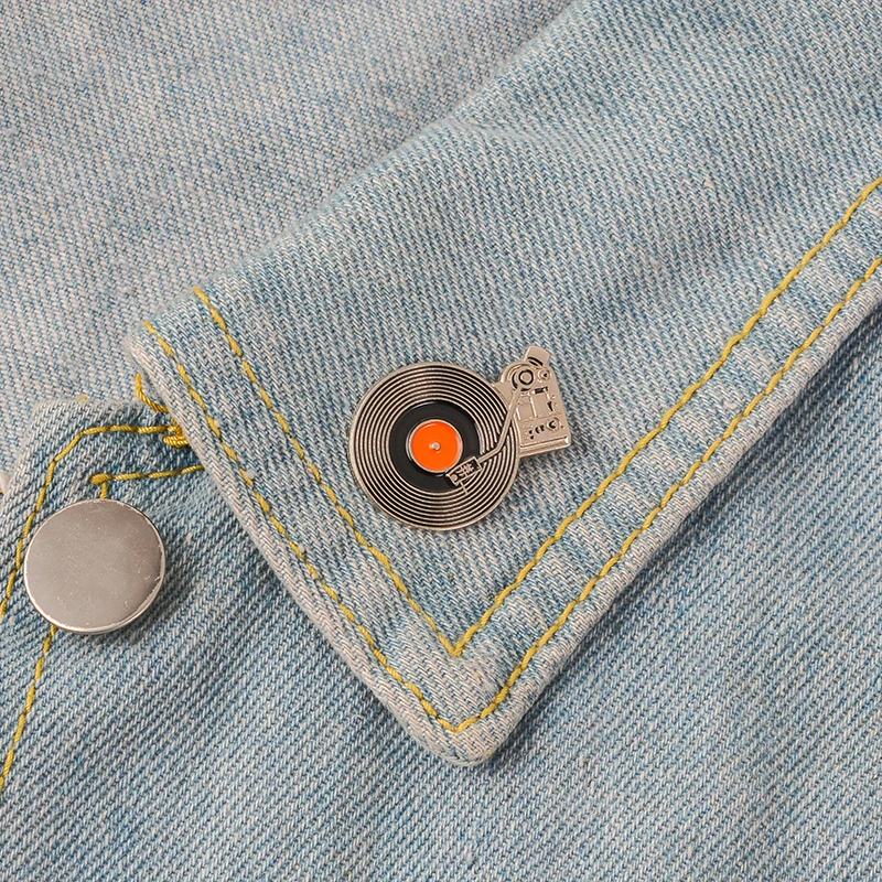 Vinyl Records Player Enamel Pin Vintage badge brooch Lapel pin Denim Jeans shirt bag Cartoon Music Jewelry Gift for Friends