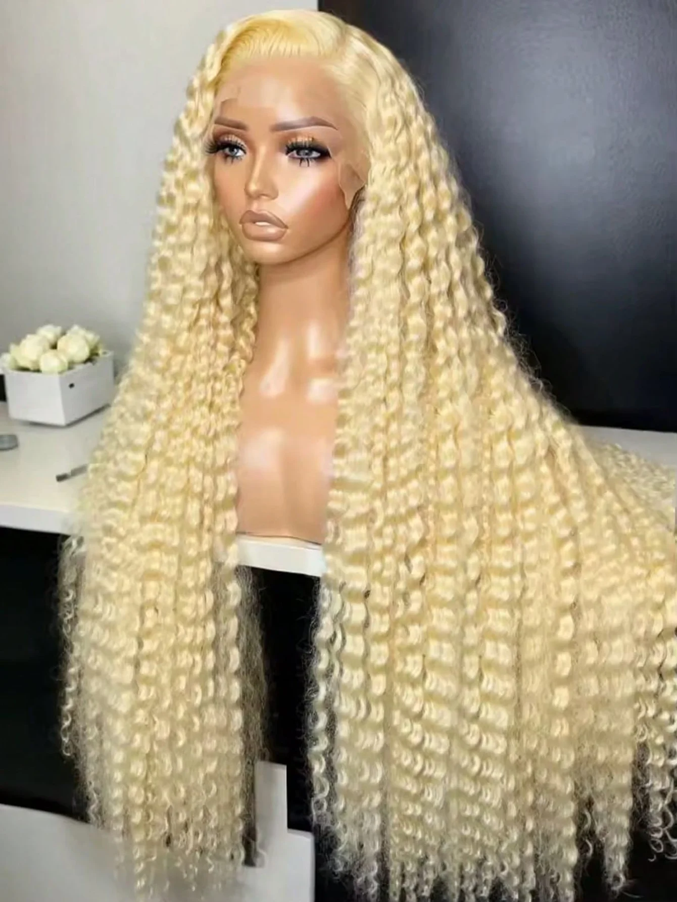 30 pulgadas 200 densidad 13x4 peluca con malla frontal 613 Rubio onda profunda peluca Frontal de encaje cabello humano rizado brasileño Pre desplumado