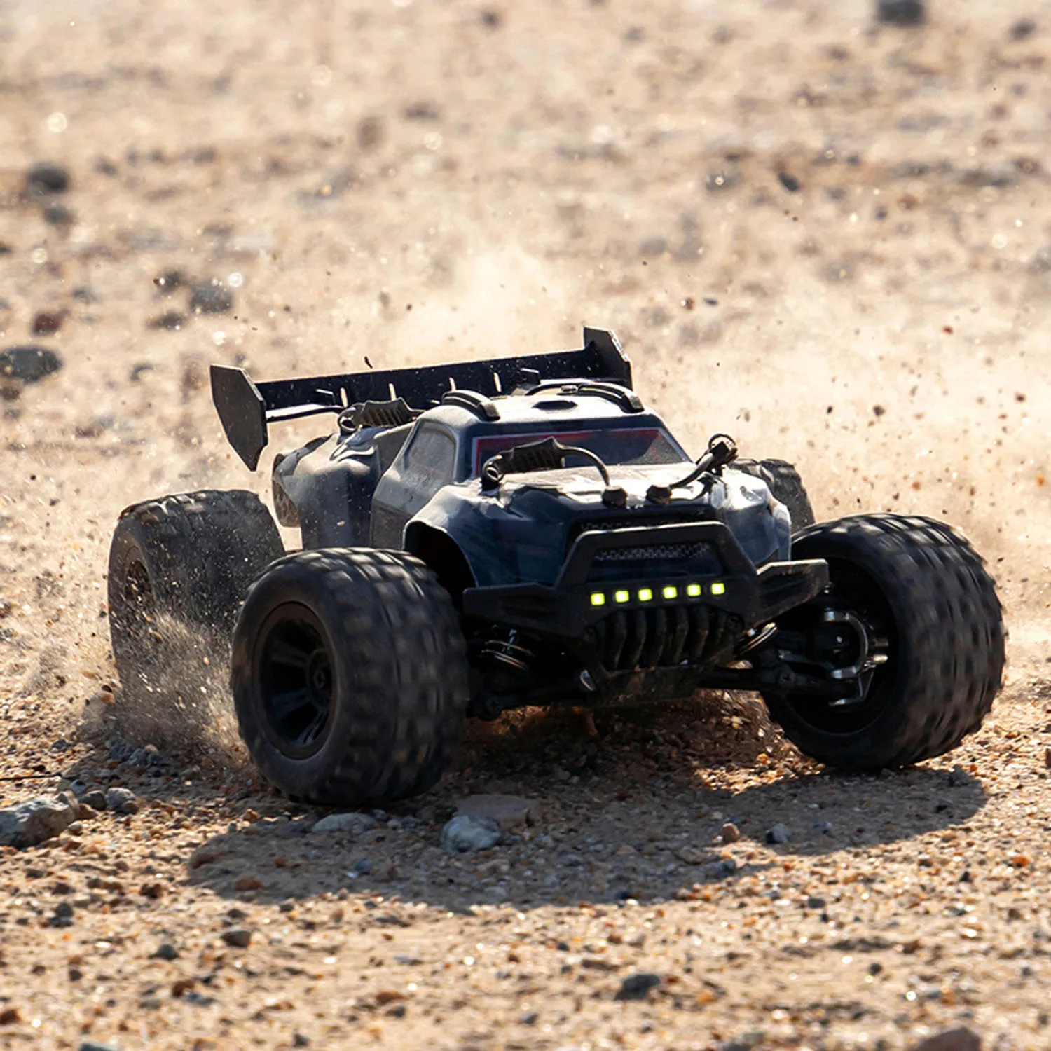 

Игрушки 1/18 RC Высокоскоростной внедорожник 28 км/ч 4WD Автомобиль с дистанционным управлением C8810 Матовый двигатель ESC Светодиодные фонари Модель RTR для взрослых