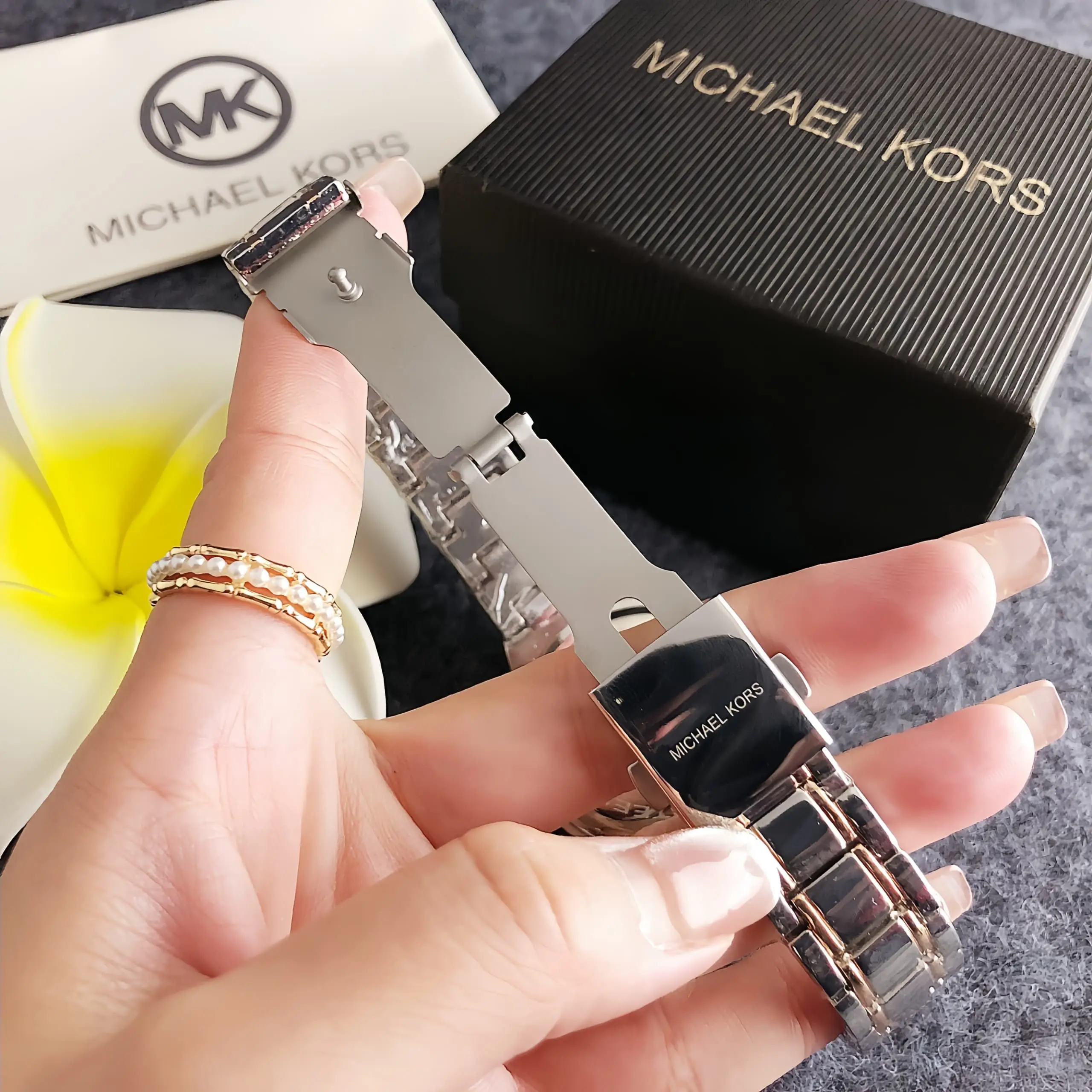 Brand new Michael Kors women's luxury-light watch bag MK classic diamond set, girlfriend gift, Roman numeral quartz watch wallet