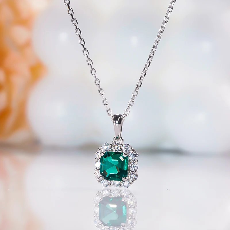 

QINHUAN Emerald Necklace Princess Square Emerald 2 Carat Cluster With Diamonds Fashion Light Luxury Collarbone Chain for Women