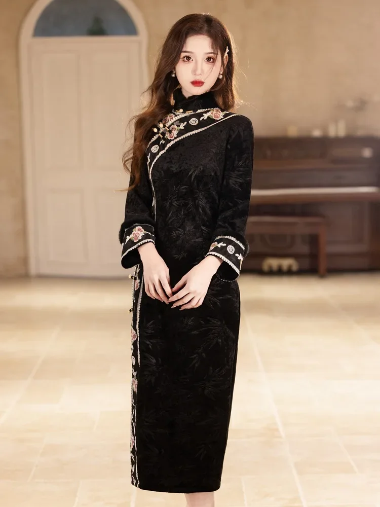 Black Embroidery Cheongsam Autumn/Winter Thickened Velvet Improved Young Style Mandarin Collar Qipao Dress