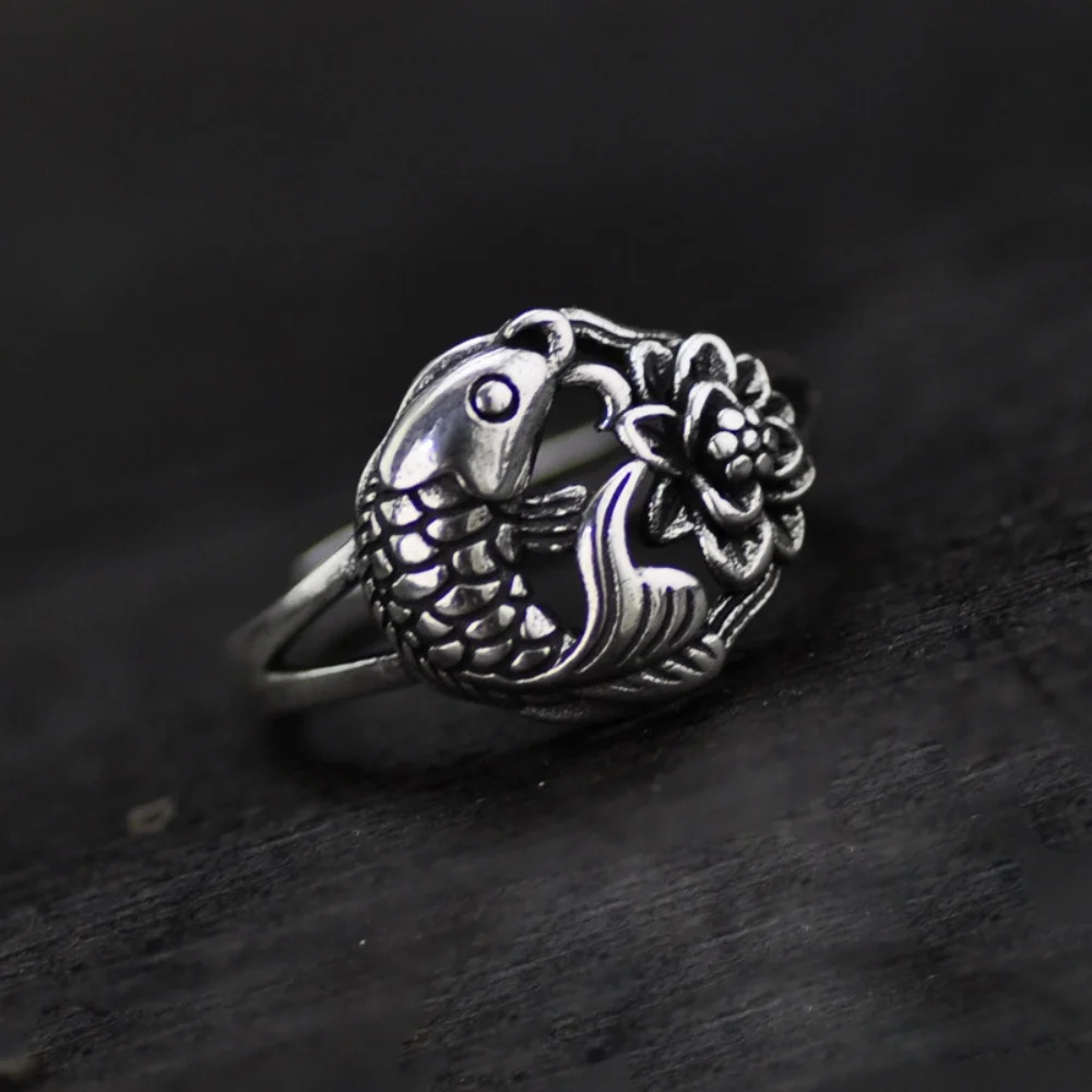Elegant retro women's fish shaped ring, dynamic carp adjustable design, wholesale of old geometric aesthetic jewelry gifts