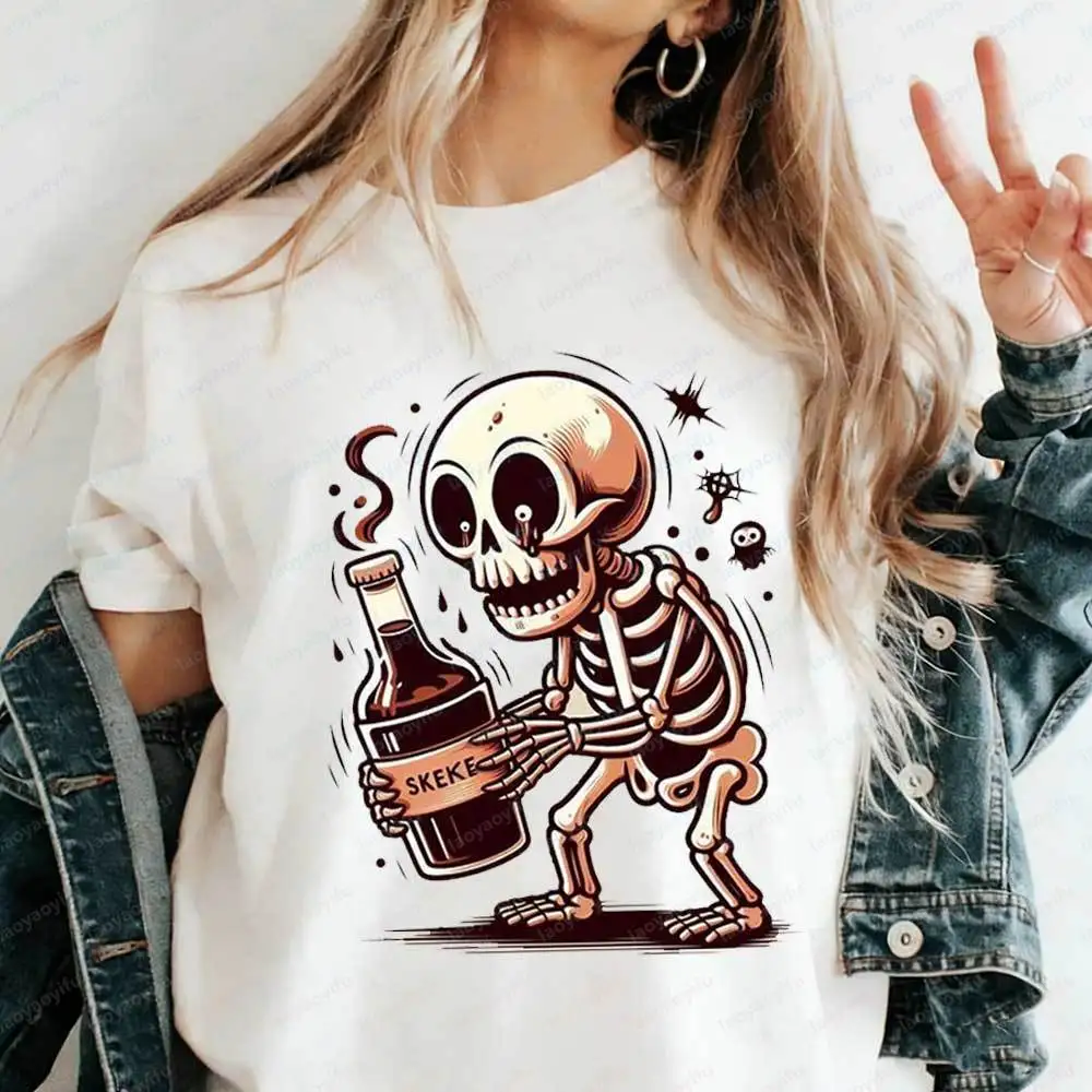 Cute Skeleton Beer Lover Shirt Funny Cartoon Skeleton with Beer Bottle T-Shirt Spooky Season Drinking Skeleton Graphic Tee Tops