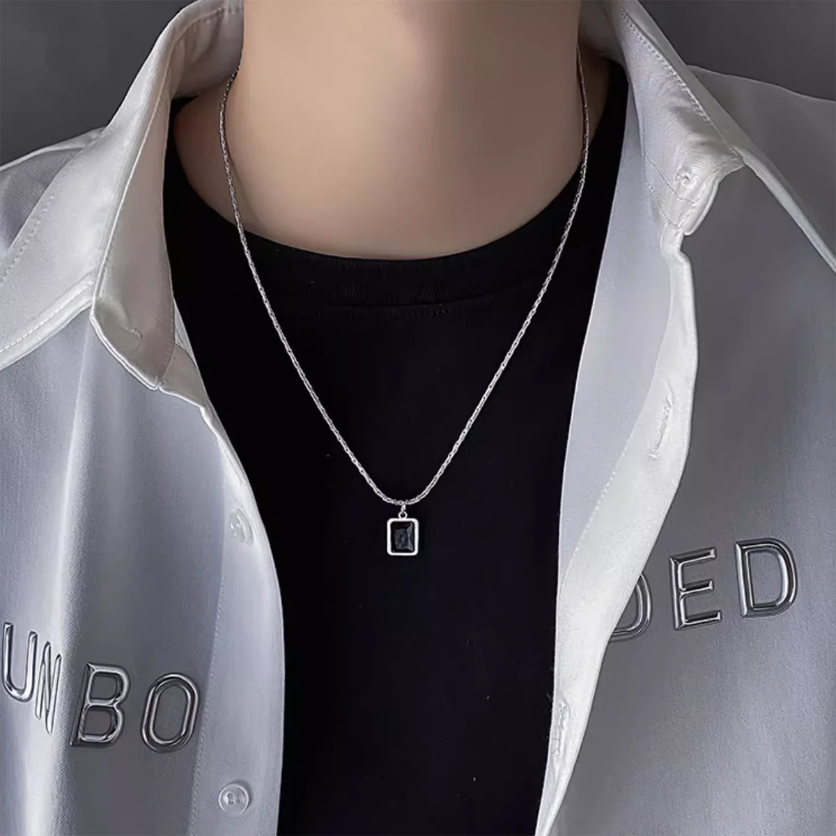 Hip hip vintage stainless steel snake bone chain Black glass jewel pendant non-fading choker short collarbone chain necklace