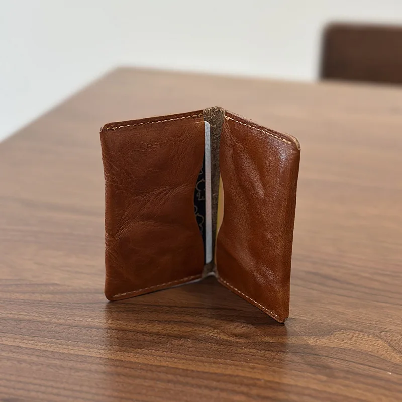 Leather card bag, thin retro small card bag, vegetable tanned cowhide, simple bank card bag, folding portable wallet.